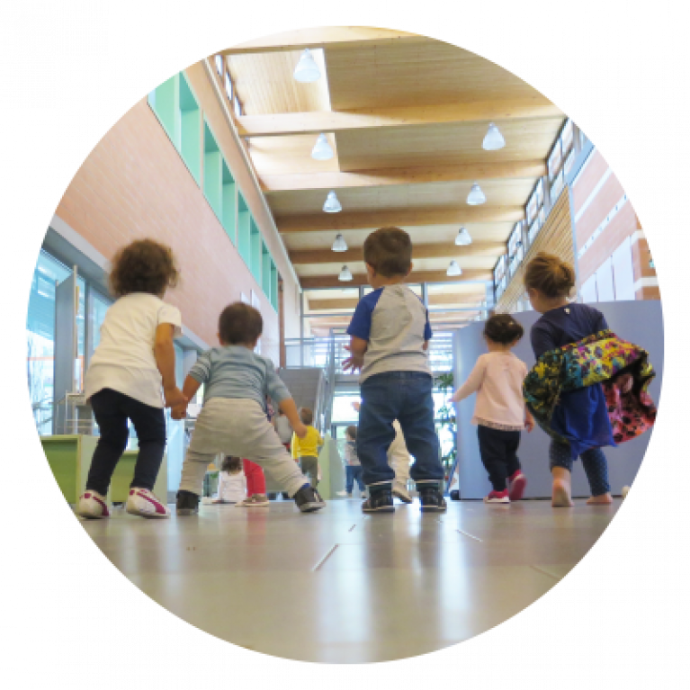 Primi passi nei nidi e nelle scuole di Reggio Emilia