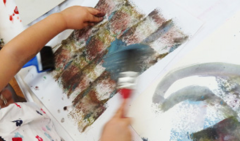 Mosaik aus Zeichen Worten Material Atelier